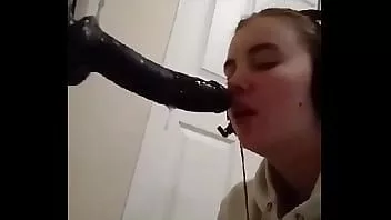 play Białe thot głębokie gardło jej grube czarne dildo
