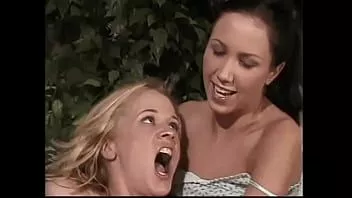 play Erotische stud neukt sexy babes kont en poesje voordat hij zijn lading neerschiet