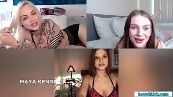 play Kleine tieten babes vingeren en spelen hun kutjes op video