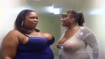 play الوزن الثقيل bbw الأسود تمتص على الديك الأبيض