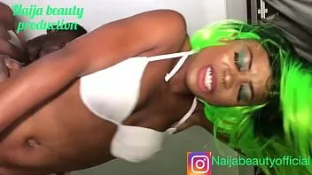 Abspielen Naija-Schönheit beim Fenstersex mit dem Yahoo-Jungen