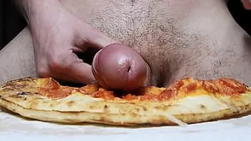 play डबल कम लोड के साथ बड़ा सॉसेज पिज़्ज़ा