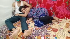 play Desi Indian Bhabhi Tante Sarikas harter Blowjob und Sex in Full HD