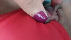 play 大きなタートラティーナの成熟した輝きは濡れて大きなコックで野生になります