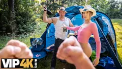Odtwórz Hunt4k: Euro Teen przekształca się w dziurną łowcę truskawek