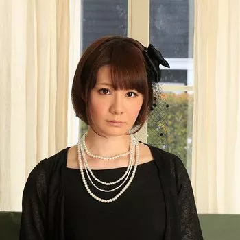 Pornostar Airi Miyazaki