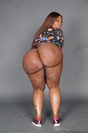 色情明星 Ebony Fat Ass