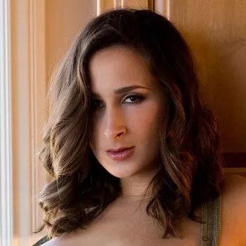 قناة Ashley Adams